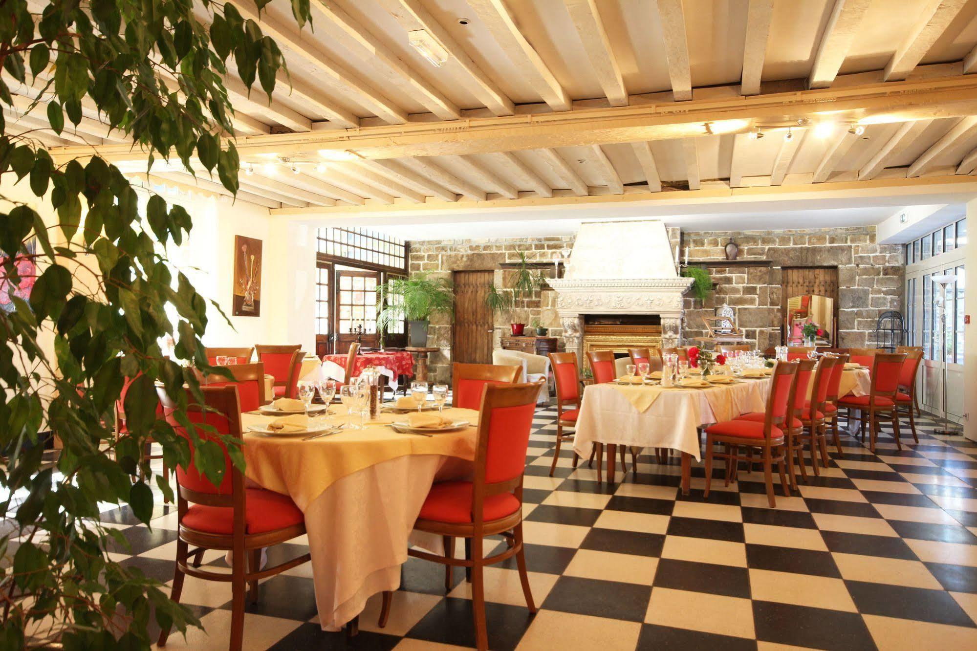 Logis Hotel De France Restaurant Grill 돔프롱 외부 사진